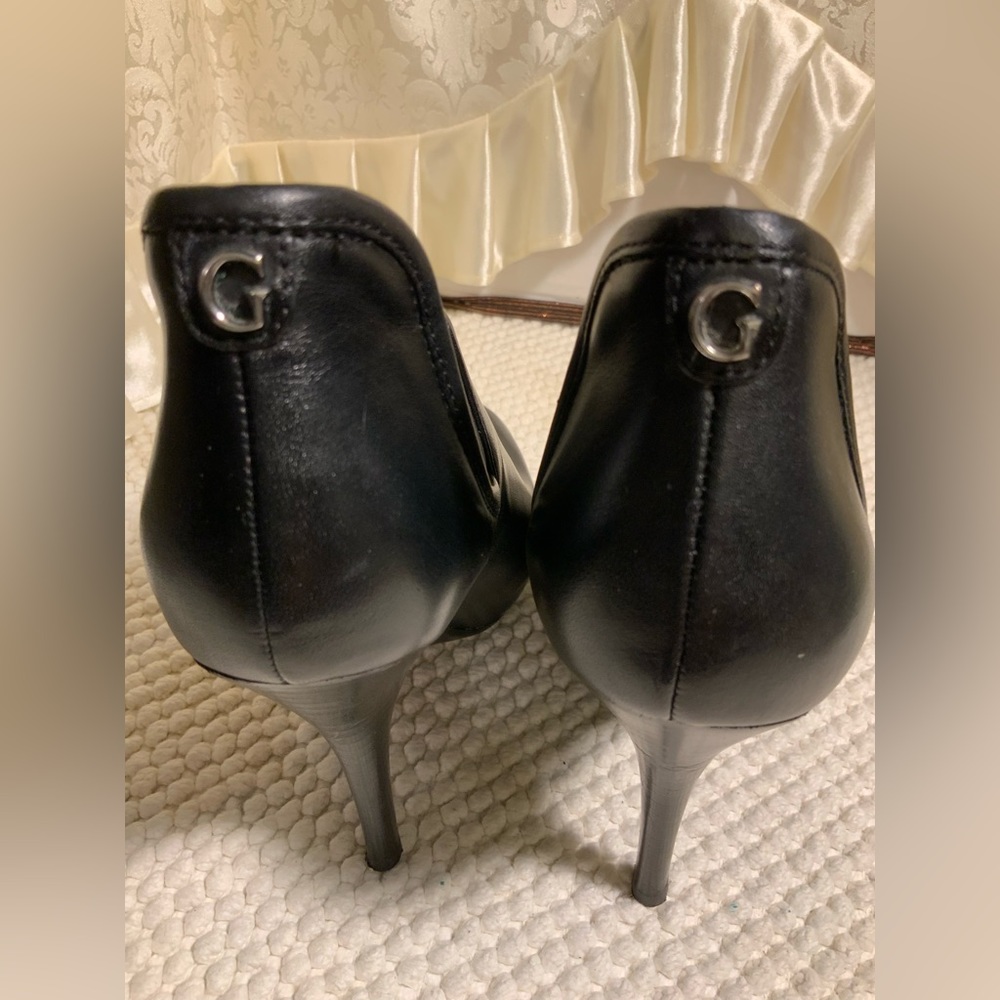 GUESS - Picture 5 of 9